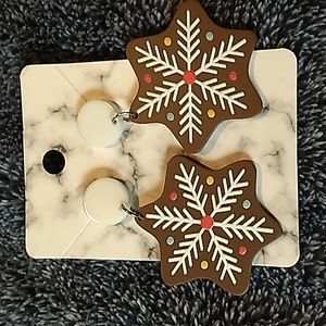Acrylic Snow Flake Christmas Earrings 1 2/8 x 2 inches Brown & White